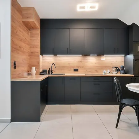 Stylowy Z Balkonem W Spokojnej Okolicy By Renters Apartment